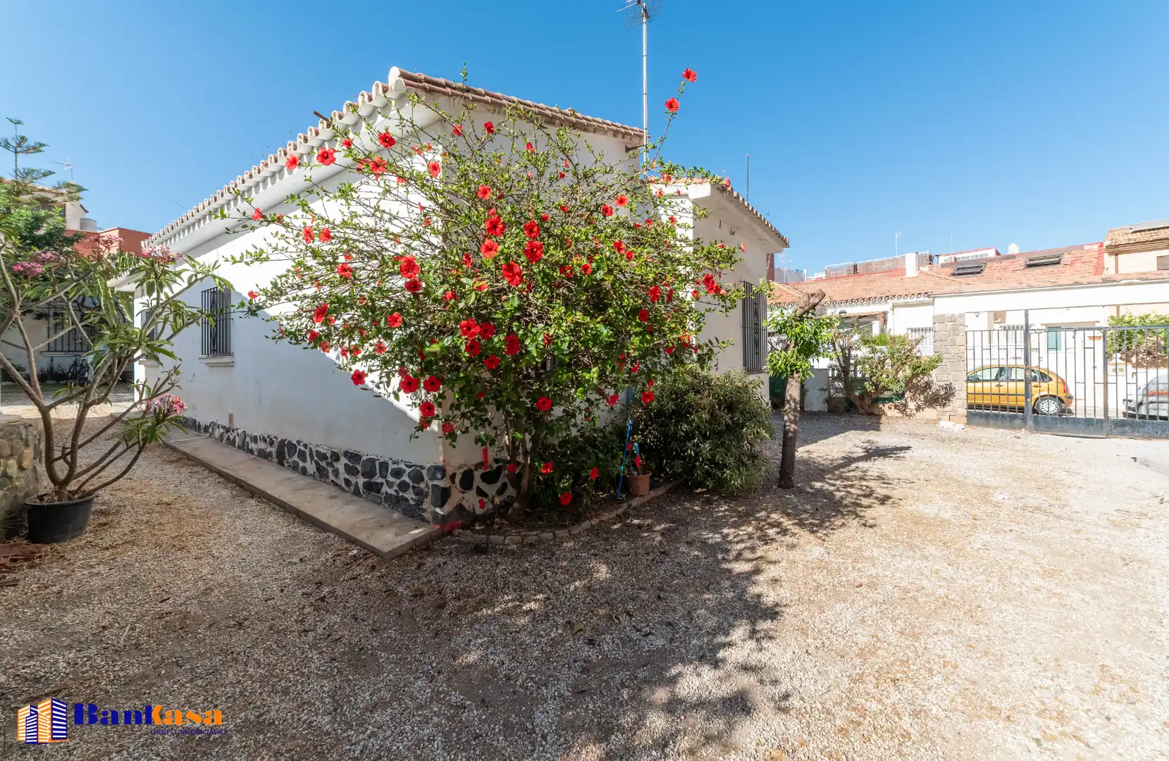 Vista exterior de Casa o xalet en venda en Málaga amb Jardí privat