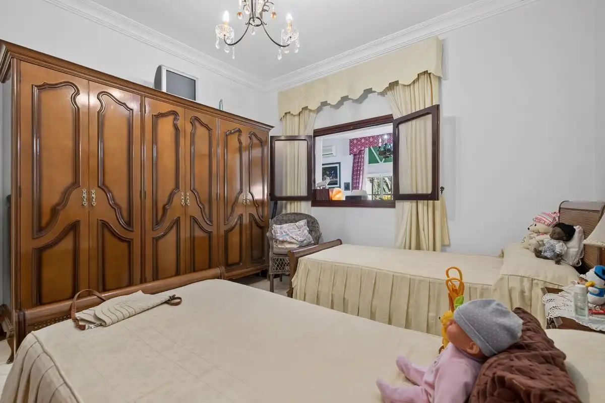 Schlafzimmer von Maisonette zum Verkauf in Bollullos de la Mitación mit Heizung, Privatgarten und Abstellraum