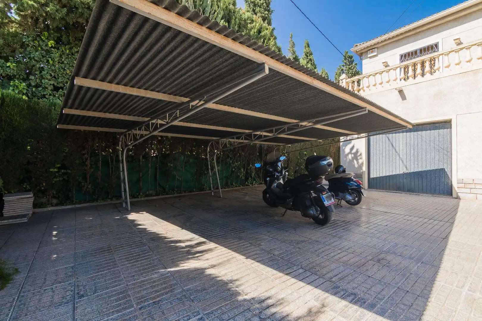 Aparcament de Casa o xalet en venda en Elche / Elx amb Jardí privat, Terrassa i Piscina