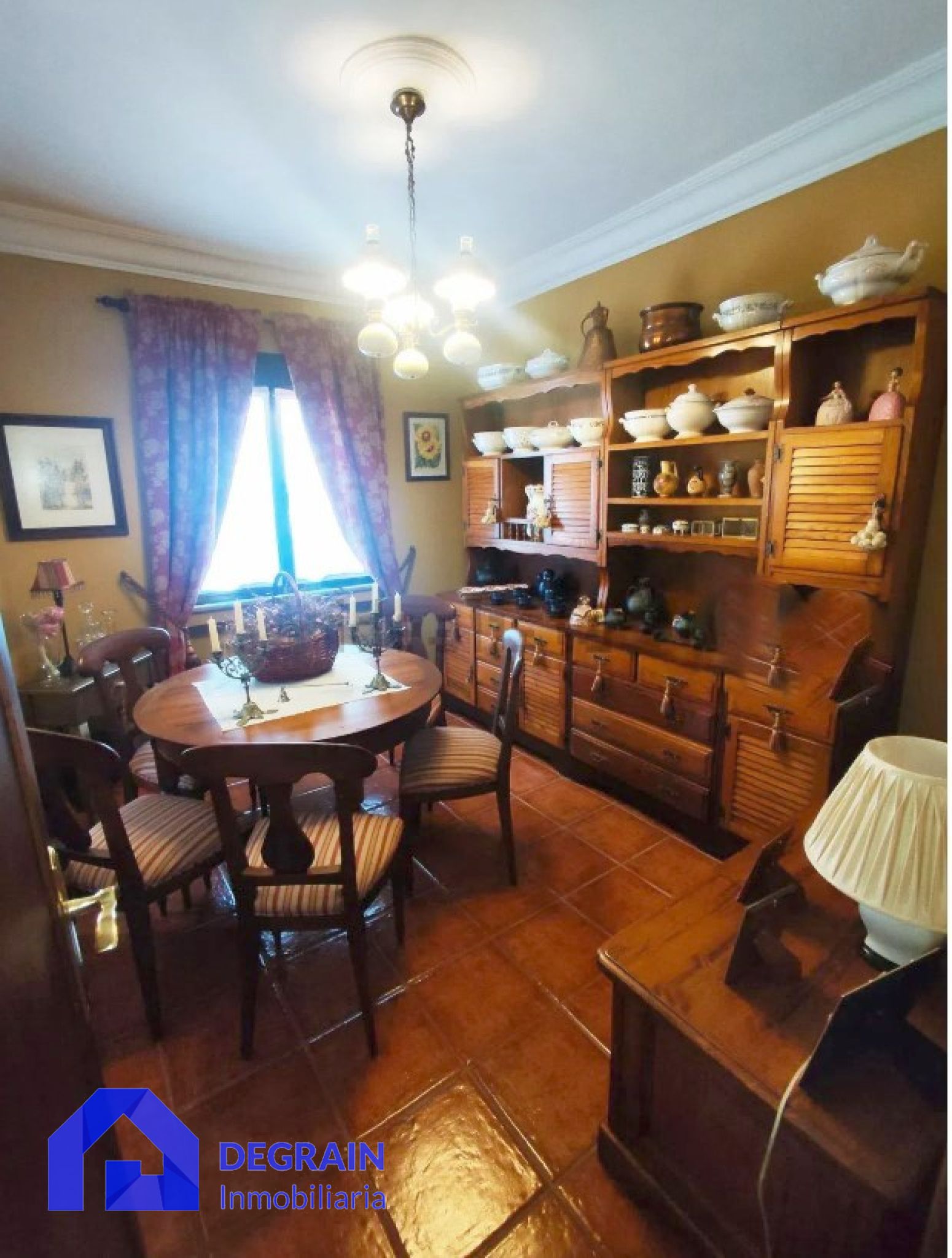 Menjador de Pis en venda en Mieres (Asturias) amb Calefacció i Parquet