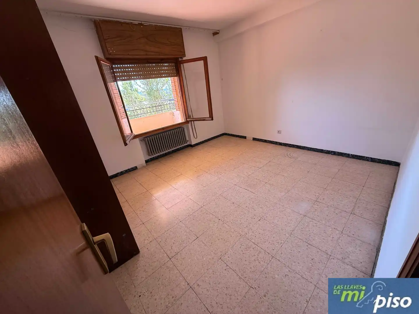 Sala d'estar de Àtic en venda en Portillo amb Calefacció, Parquet i Terrassa