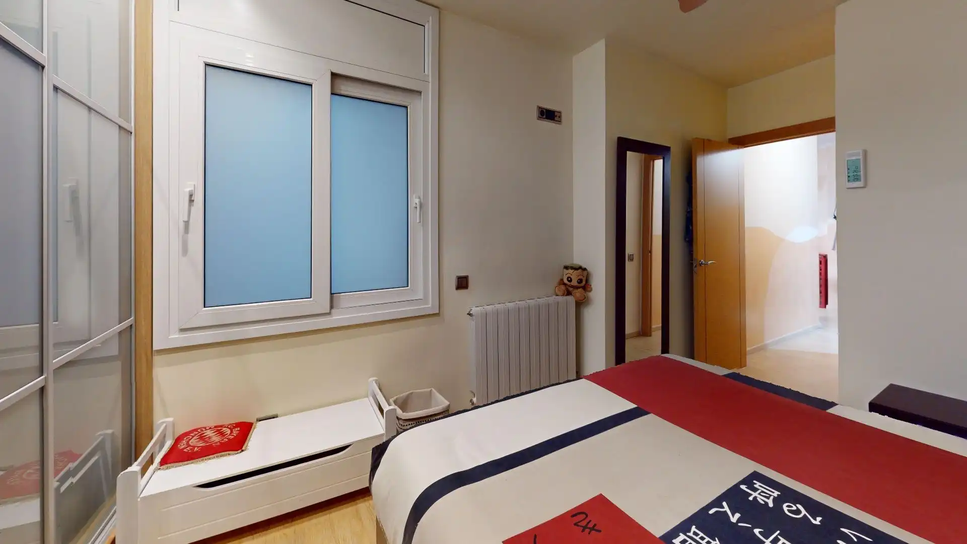 Dormitori de Pis en venda en Girona amb Aire condicionat, Calefacció i Terrassa