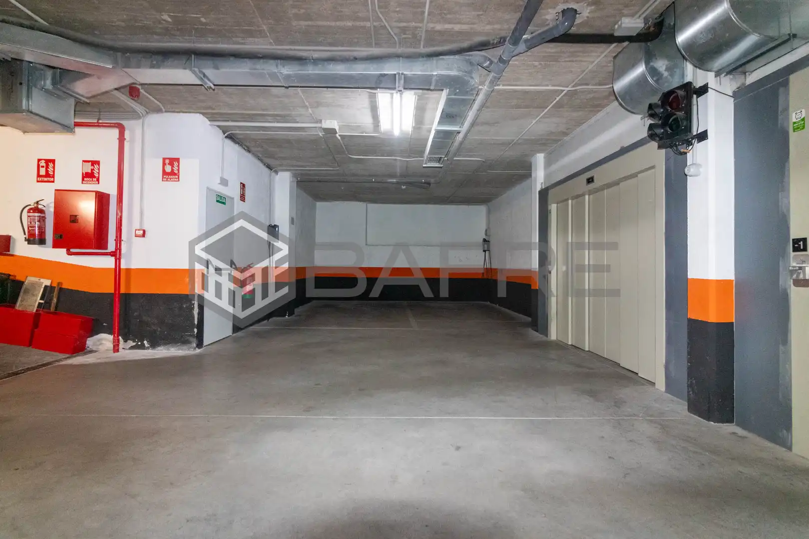 Parkplatz von Wohnung zum Verkauf in Madrid mit Klimaanlage, Heizung und Privatgarten