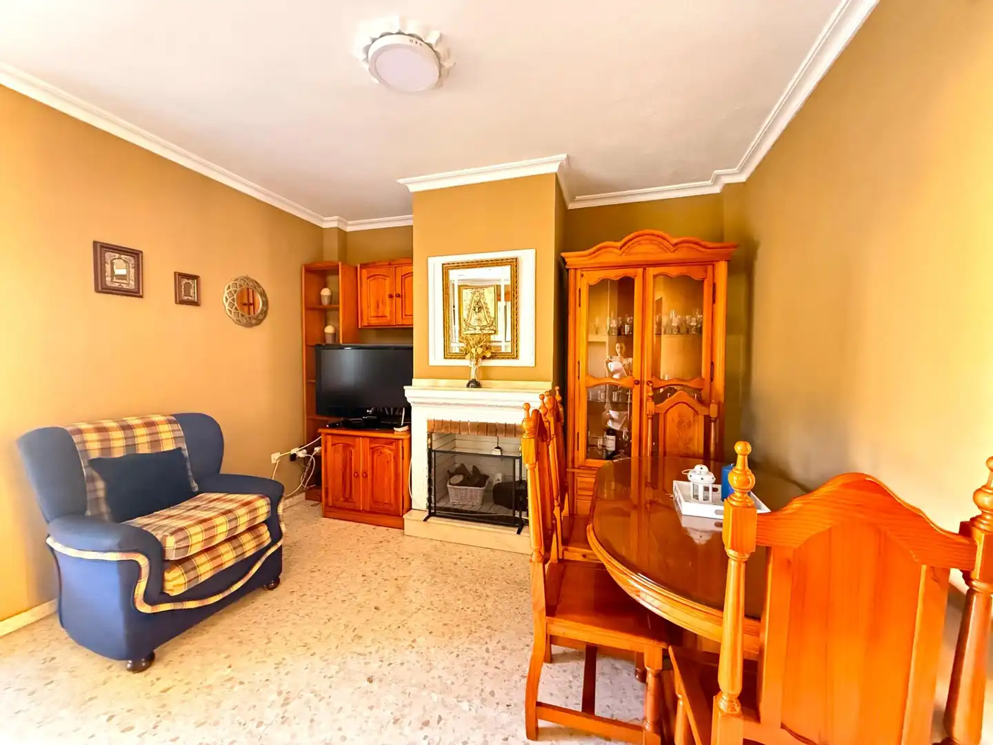 Sala de estar de Casa adosada en venta en Tomares con Jardín privado