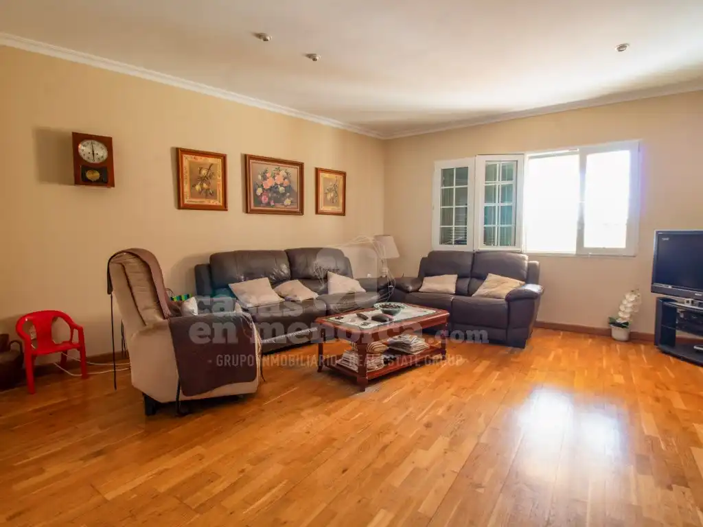 Sala d'estar de Casa o xalet en venda en Maó - Mahón amb Jardí privat, Terrassa i Piscina