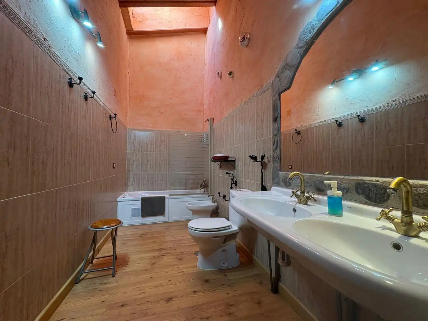Baño de Finca rústica en venta en Benatae con Calefacción, Jardín privado y Piscina