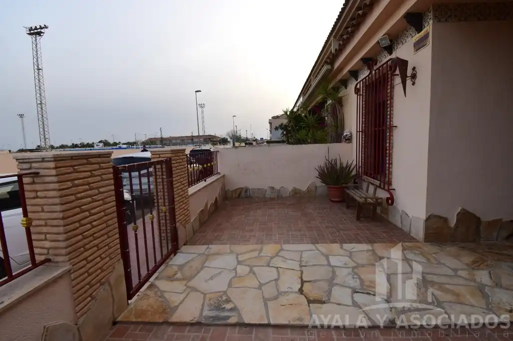 Vista exterior de Casa o xalet en venda en Torre-Pacheco amb Aire condicionat, Calefacció i Jardí privat