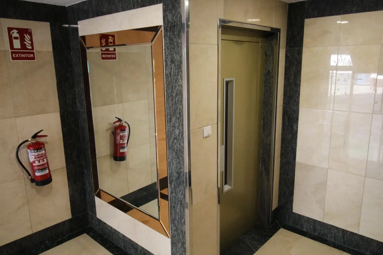 Piso de alquiler en Granada con Aire acondicionado, Calefacción y Jardín privado