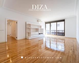 Exterior view of Flat to rent in  Madrid Capital  with Air Conditioner, Heating and Terrace