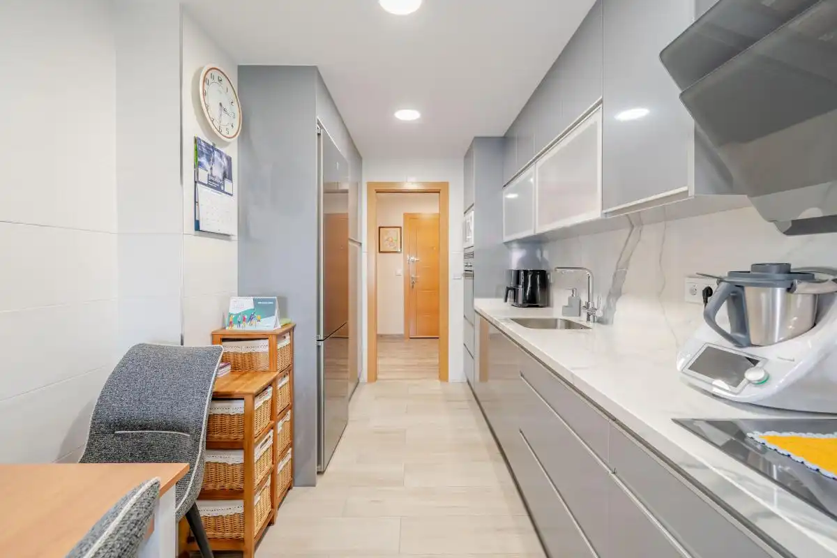 Cocina de Piso en venta en Benidorm con Aire acondicionado, Calefacción y Jardín privado