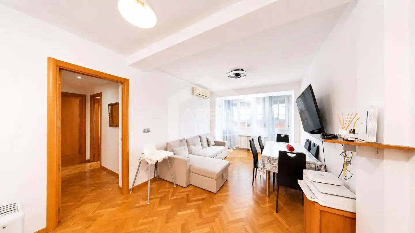 Living room of Flat for sale in Alcorcón  with Air Conditioner, Heating and Parquet flooring