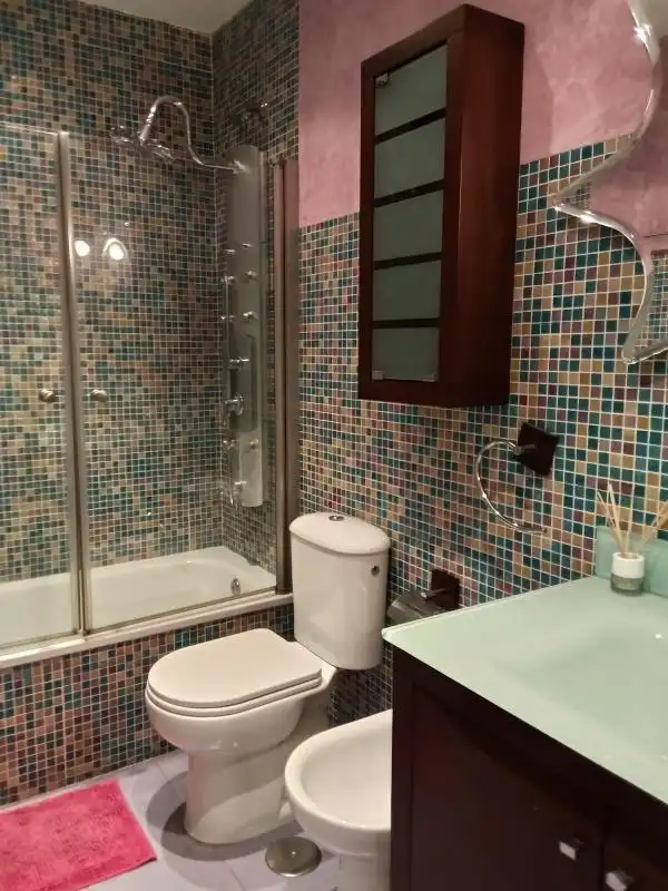 Baño de Piso de alquiler en Montequinto con Aire acondicionado, Calefacción y Amueblado