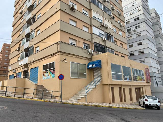 Local comercial en Venta en Calle Santander en La Victoria