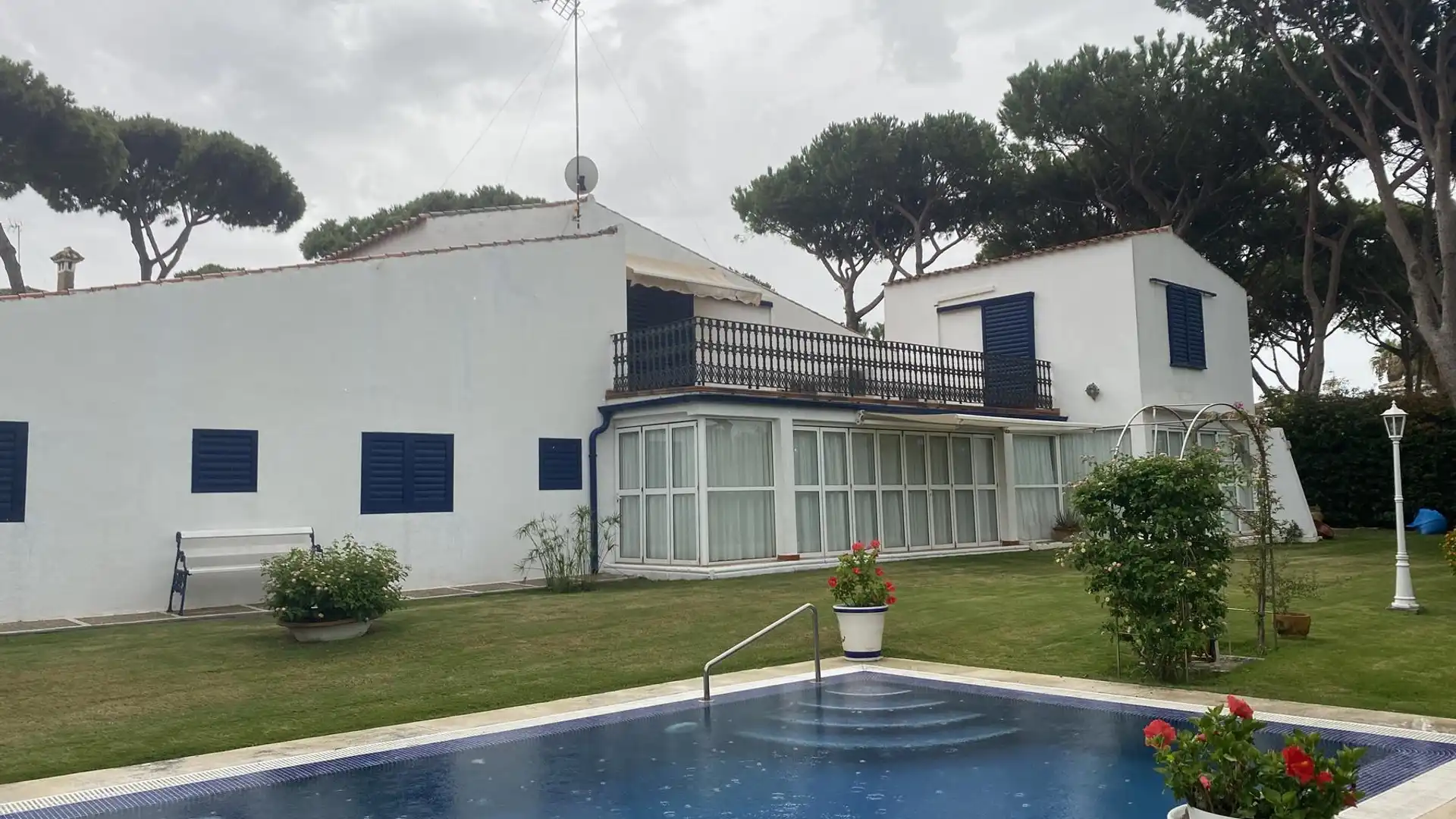 Vista exterior de Casa o xalet en venda en El Puerto de Santa María amb Terrassa, Traster i Piscina