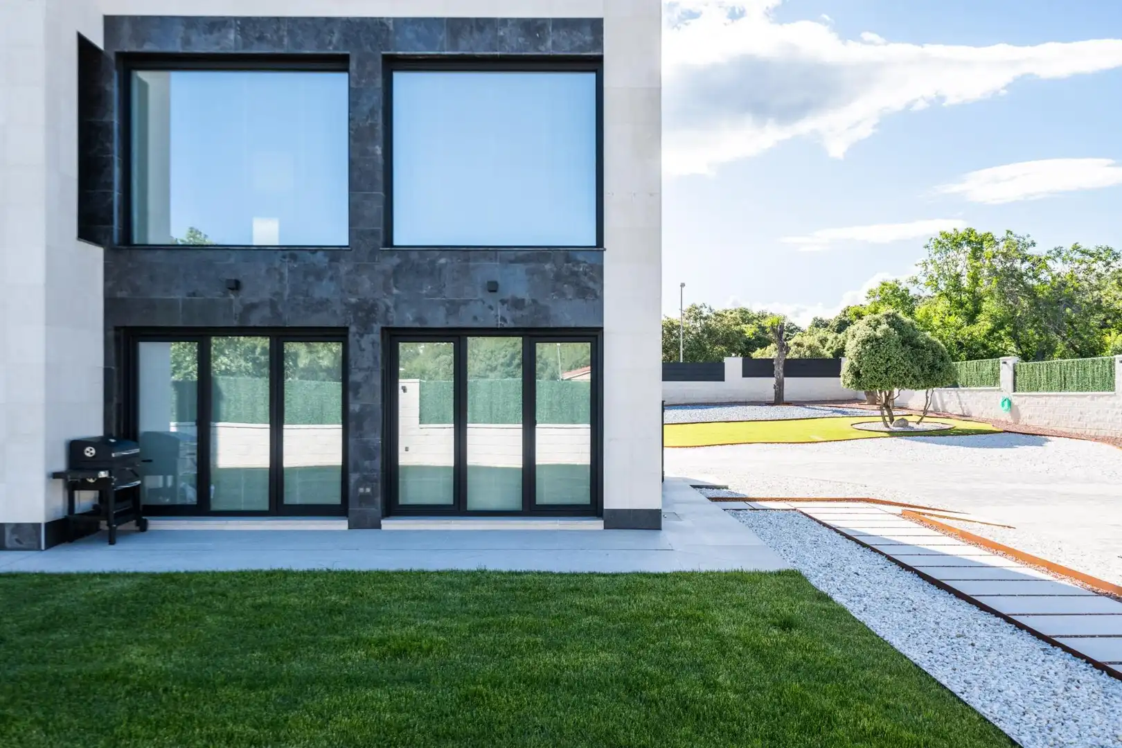 Vista exterior de Casa o xalet en venda en Colmenarejo amb Aire condicionat, Calefacció i Jardí privat