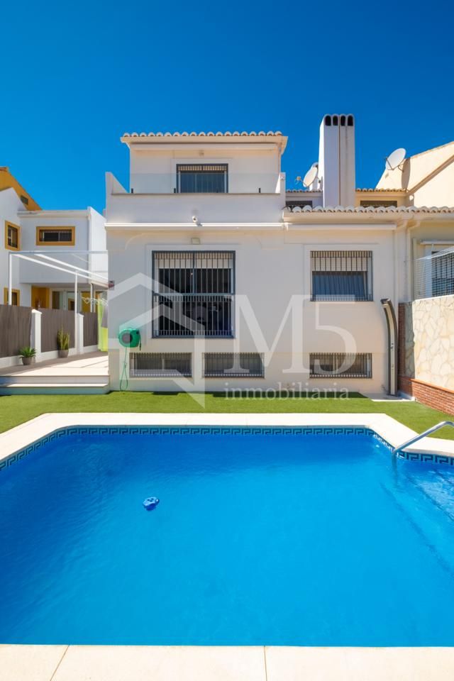 Exterior view of House or chalet for sale in Vélez-Málaga  with Air Conditioner, Private garden and Terrace