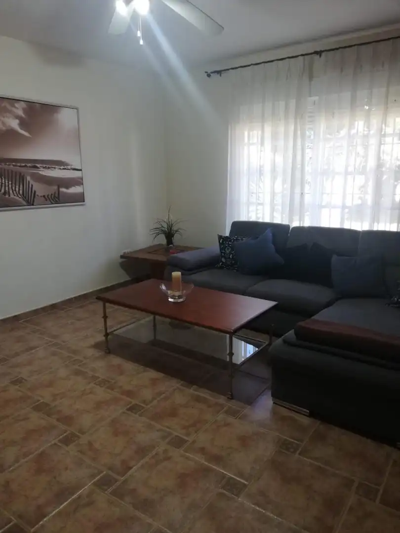 Sala d'estar de Casa o xalet de lloguer en Chiclana de la Frontera amb Aire condicionat, Jardí privat i Terrassa
