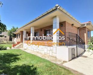 Exterior view of House or chalet for sale in Bascuñana  with Terrace and Swimming Pool