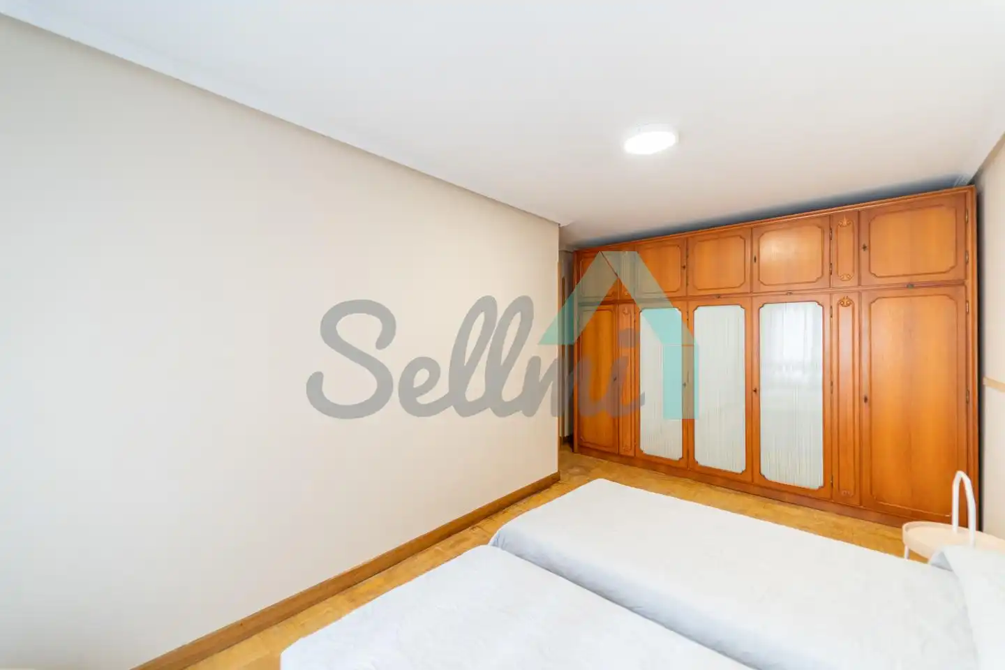 Schlafzimmer von Wohnung zur Miete in Parres mit Heizung, Parkett und Terrasse