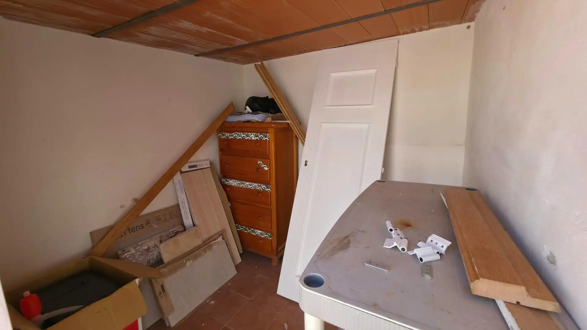 Erdgeschoss zum Verkauf in Torrevieja mit Klimaanlage, Abstellraum und Schwimmbad