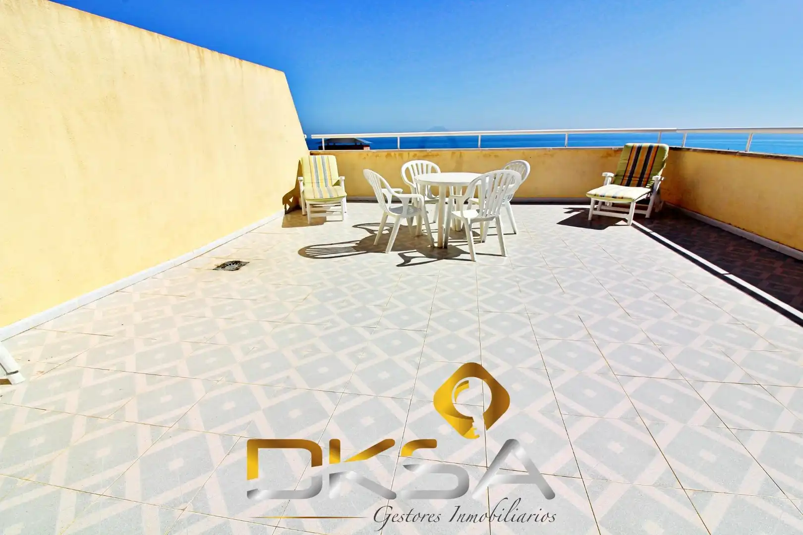 Apartment with pool for sale in Calle AMPLARIES, imagen 3