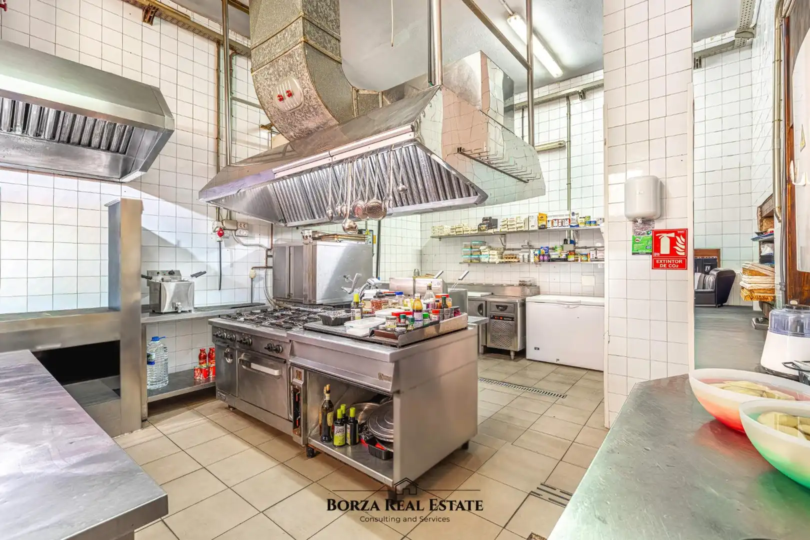 Cuina de Local de lloguer en Granadilla de Abona amb Aire condicionat i Moblat