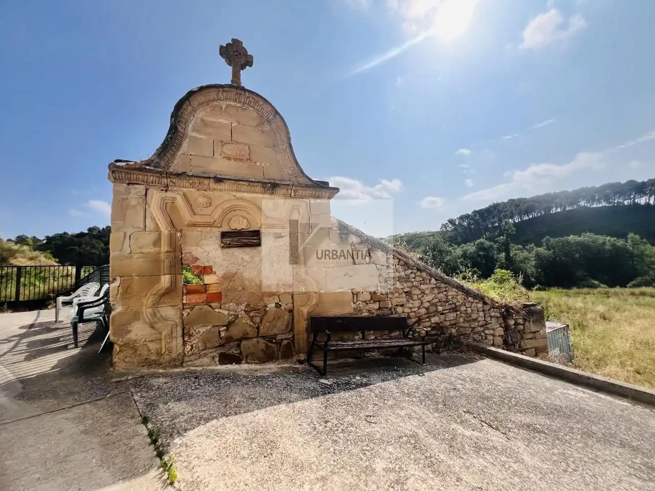 Außenansicht von Einfamilien-Reihenhaus zum Verkauf in Torres del Río mit Privatgarten
