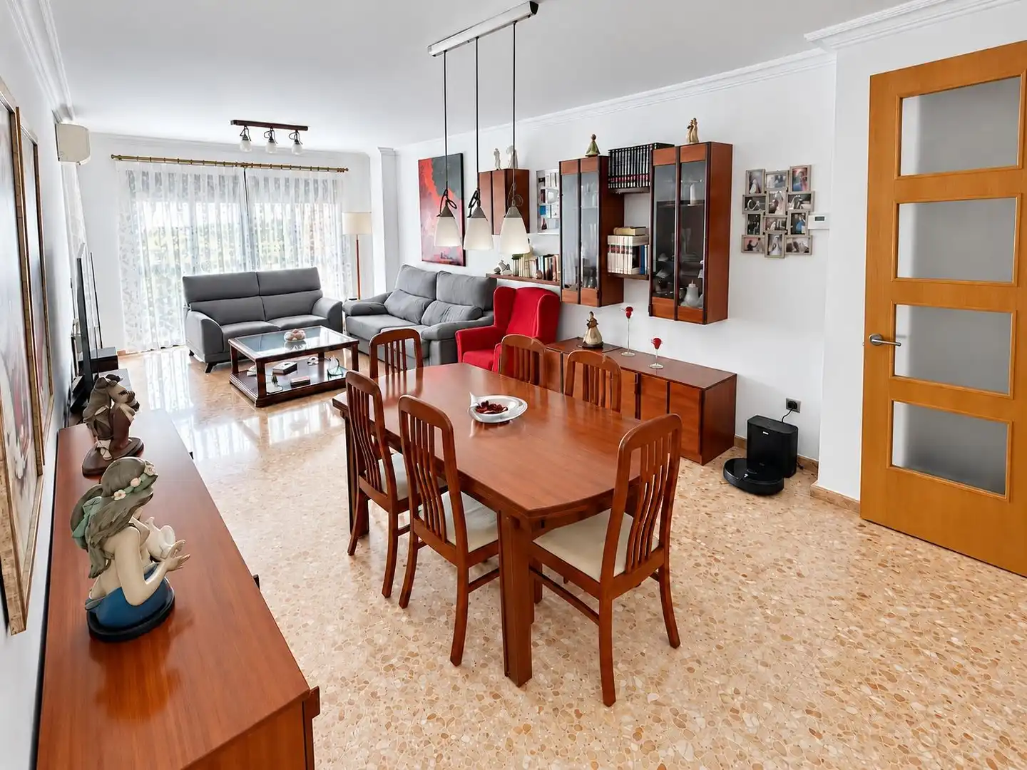 Flat with terrace for sale in Calle Calle Río Sena