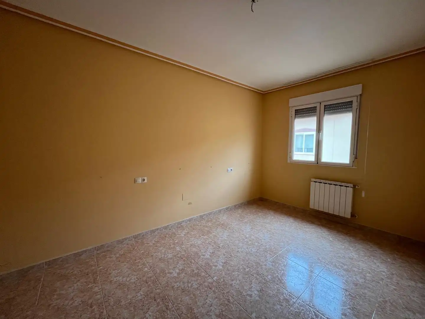 Habitación de Casa adosada en venta en Argamasilla de Alba con Alarma