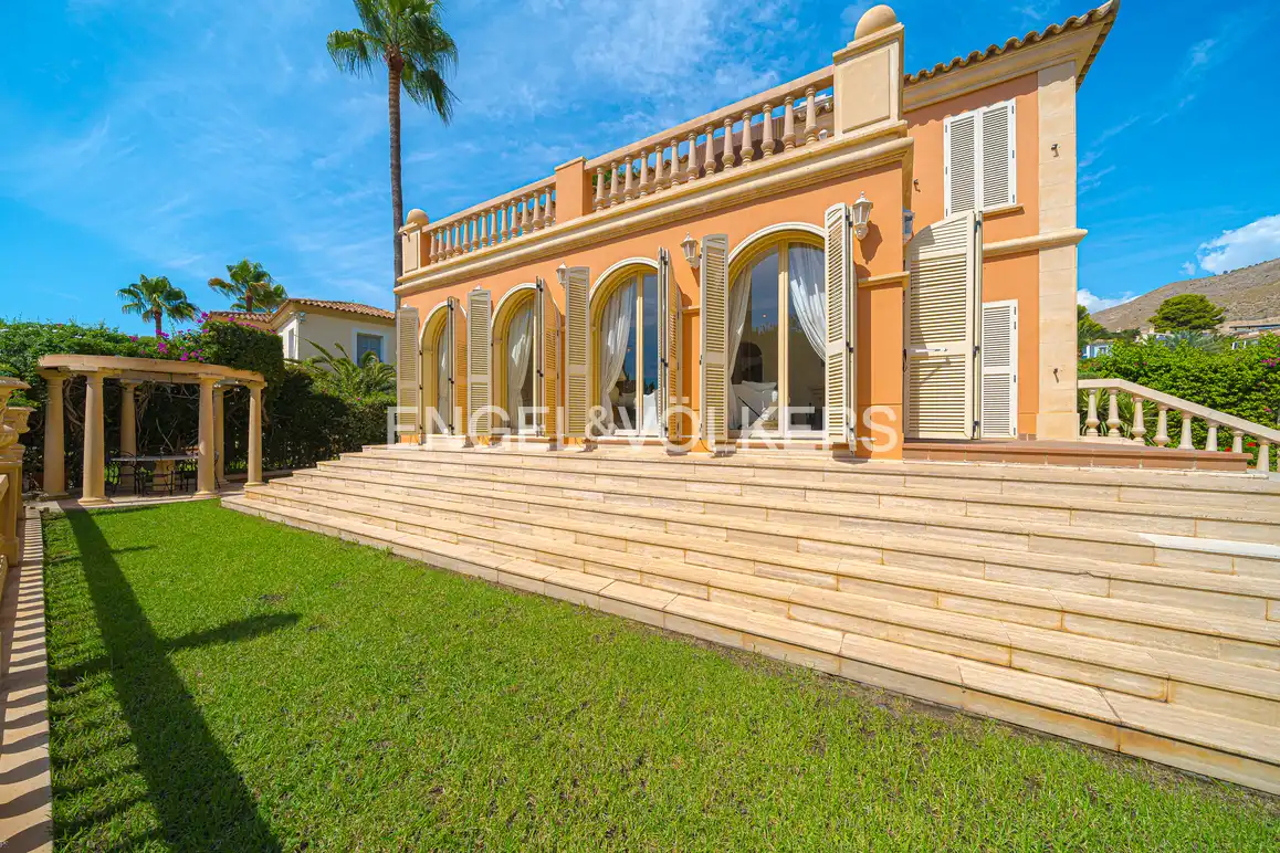 Detached house with terrace for sale in Calle Isla Mallorca