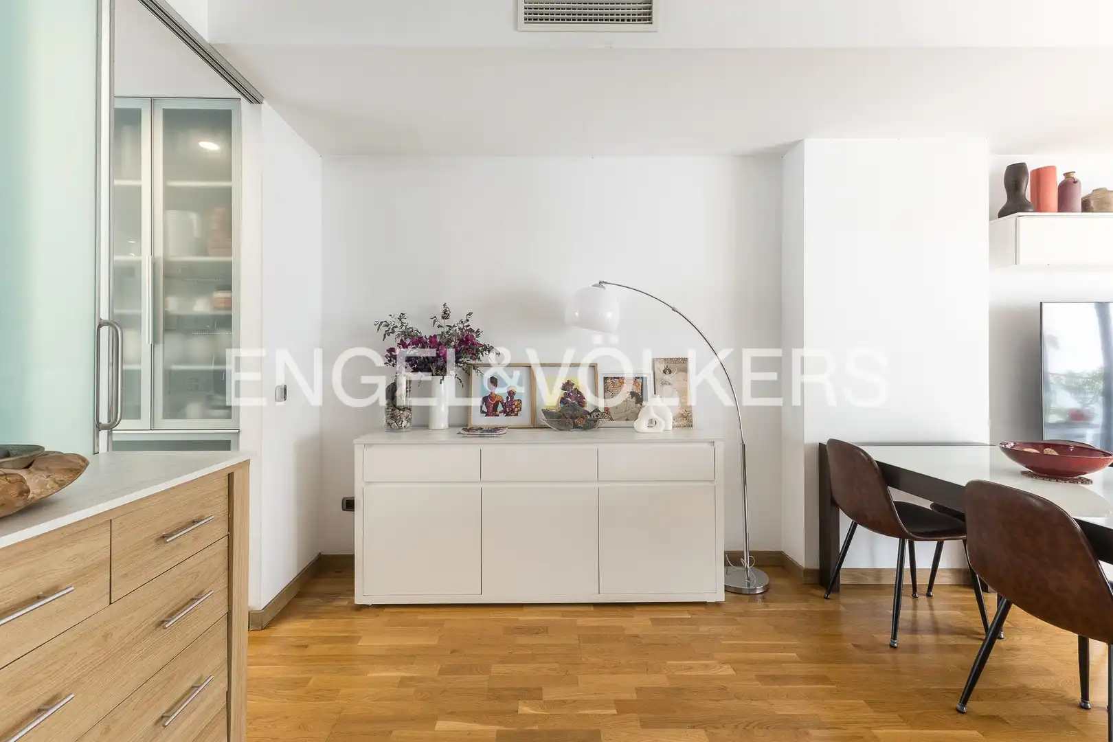 Comedor de Casa adosada en venta en Barcelona con Aire acondicionado, Calefacción y Jardín privado