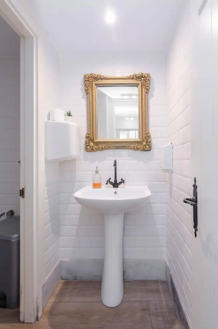 Badezimmer von Geschaftsraum zur Miete in Oviedo  mit Klimaanlage