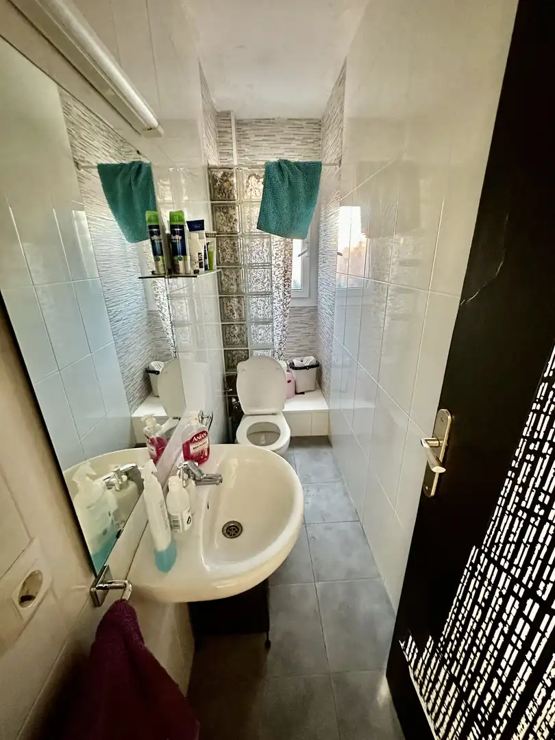 Bathroom of Flat for sale in Santa Coloma de Gramenet  with Terrace and Balcony