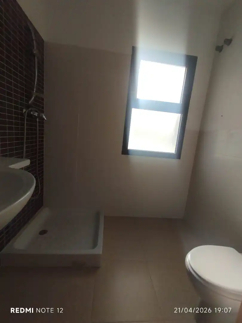 Bany de Casa adosada en venda en Villanueva del Ariscal amb Aire condicionat, Calefacció i Jardí privat