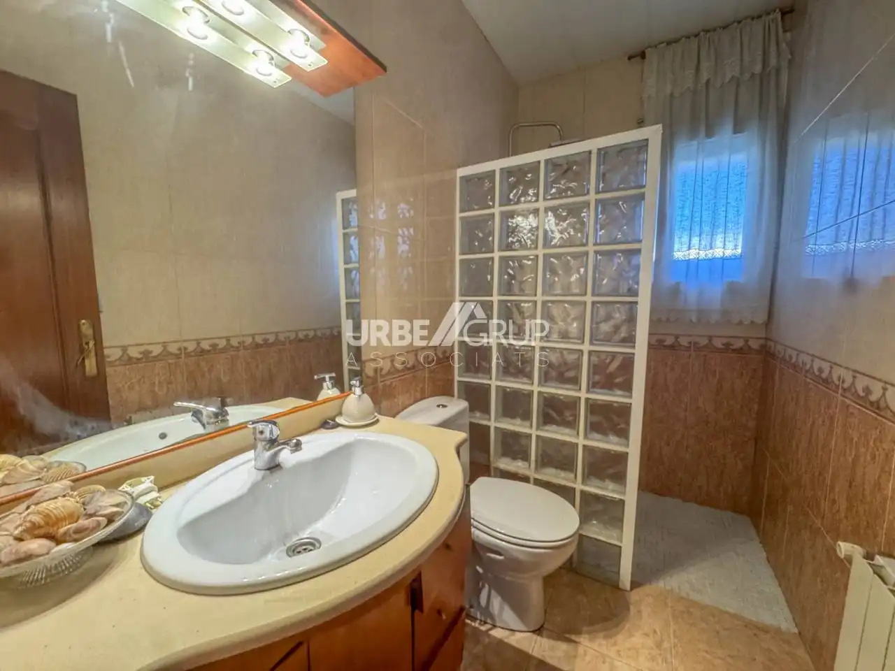 Badezimmer von Haus oder Chalet zum Verkauf in Sant Esteve Sesrovires mit Klimaanlage, Heizung und Terrasse
