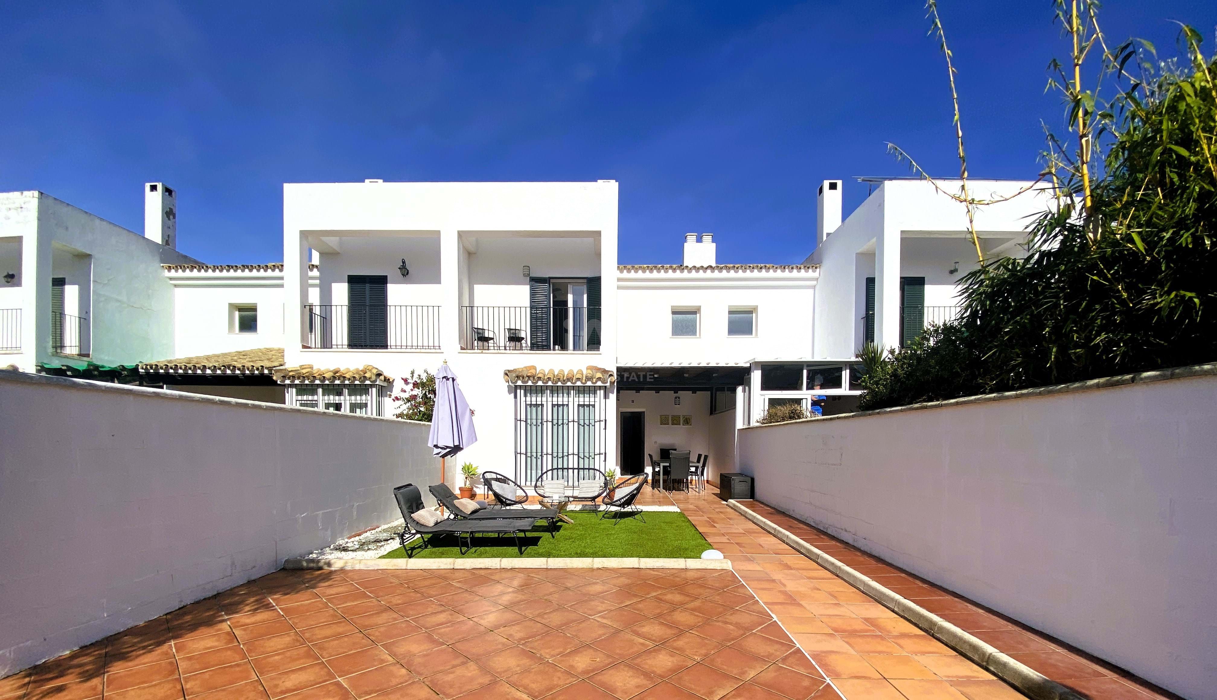 Jardí de Casa adosada en venda en Chiclana de la Frontera amb Calefacció, Terrassa i Piscina
