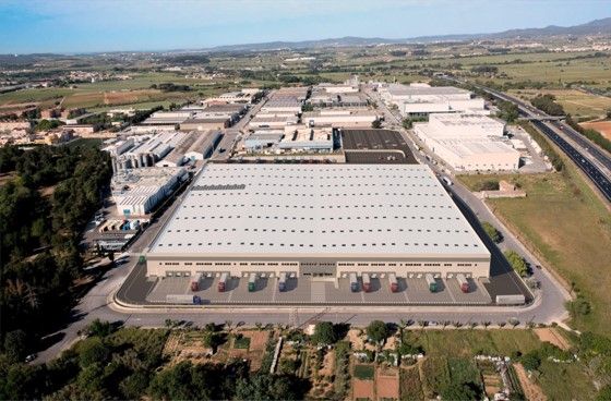 Vista exterior de Nau industrial de lloguer en Santa Margarida I Els Monjos amb Calefacció i Alarma