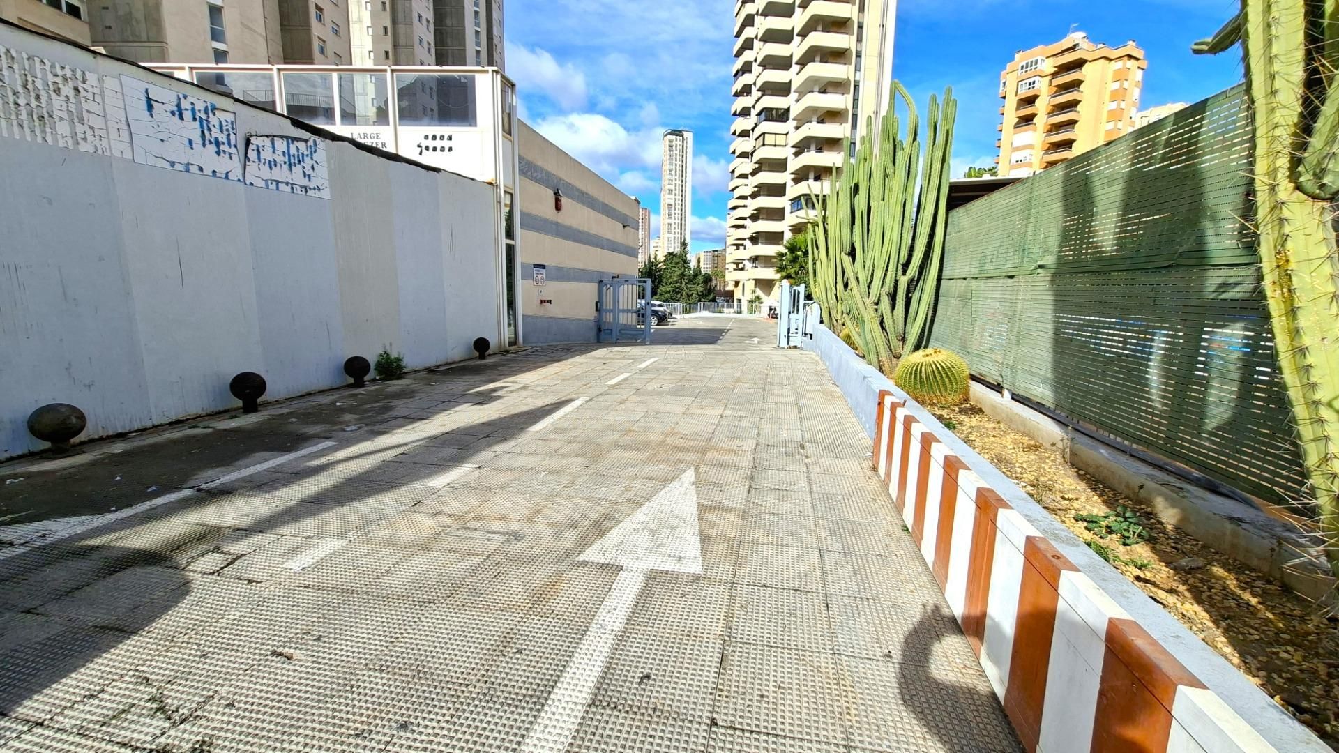 Außenansicht von Garage zum Verkauf in Benidorm