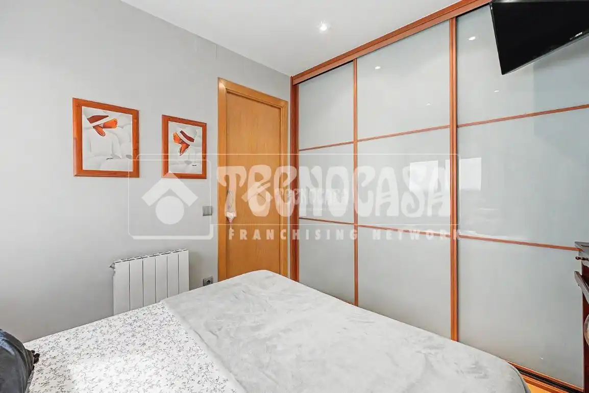 Bedroom of Flat for sale in Sant Joan Despí  with Air Conditioner, Heating and Balcony