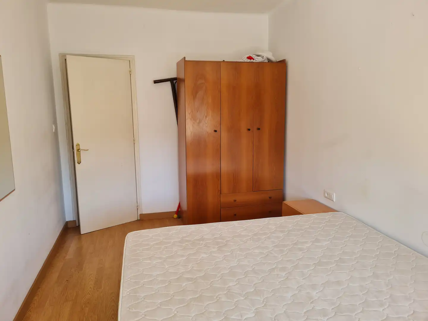 Dormitori de Pis de lloguer en Girona amb Aire condicionat, Calefacció i Parquet