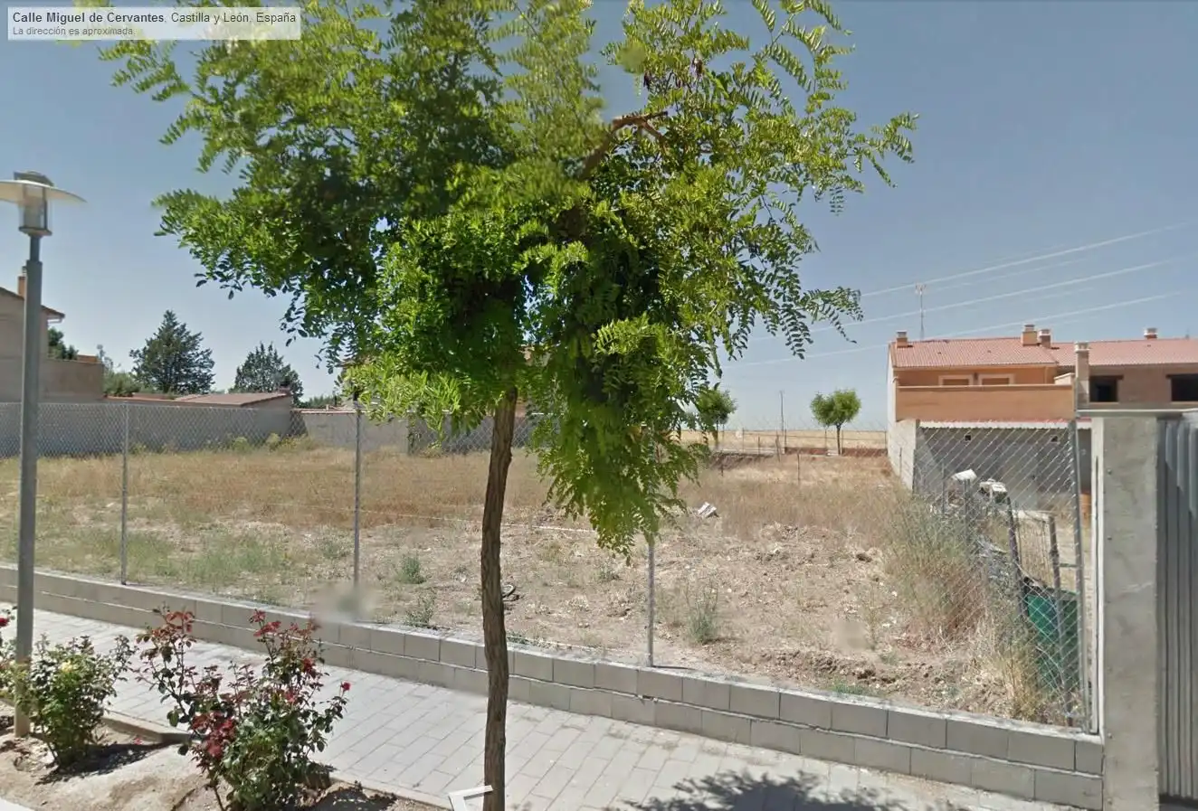 Terreno residencial en venta en Calle Miguel de Cervantes 13, imagen 2