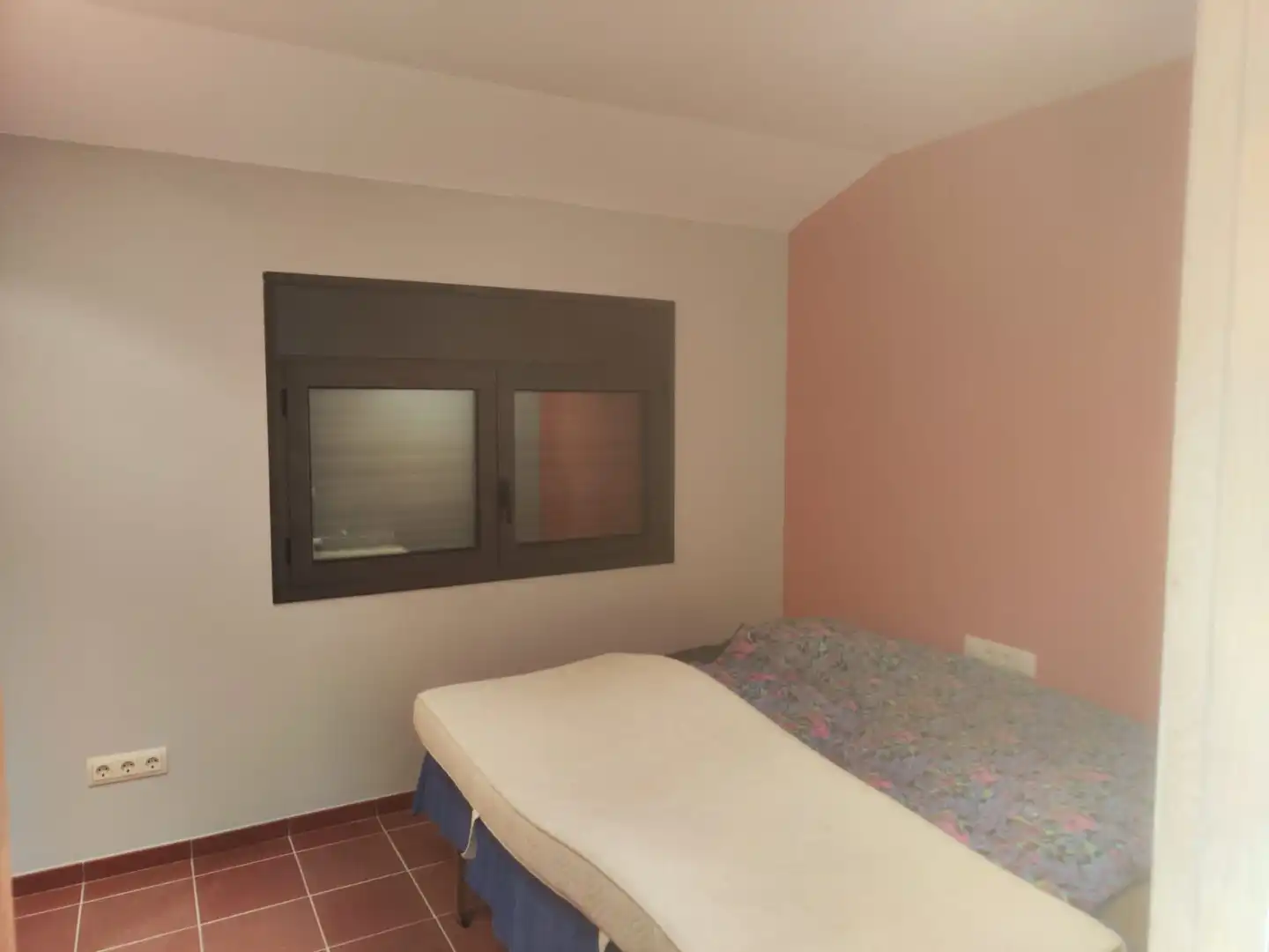 Habitación de Casa o chalet en venta en Sant Llorenç de la Muga con Calefacción y Jardín privado