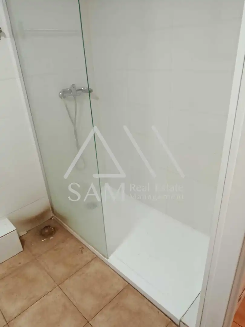 Baño de Planta baja en venta en Barcelona con Calefacción
