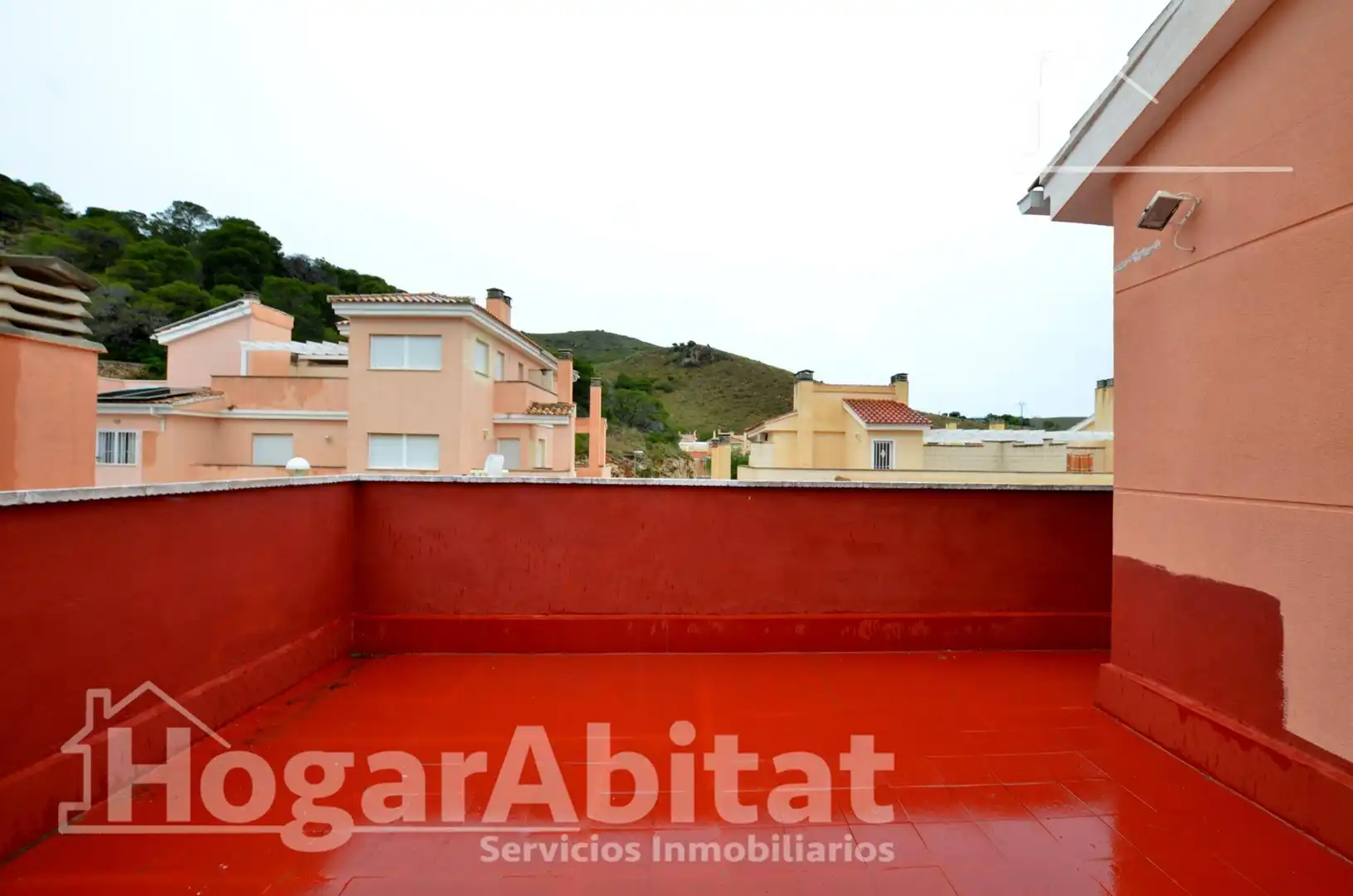 Terrasse von Einfamilien-Reihenhaus zum Verkauf in Cullera mit Privatgarten, Terrasse und Abstellraum