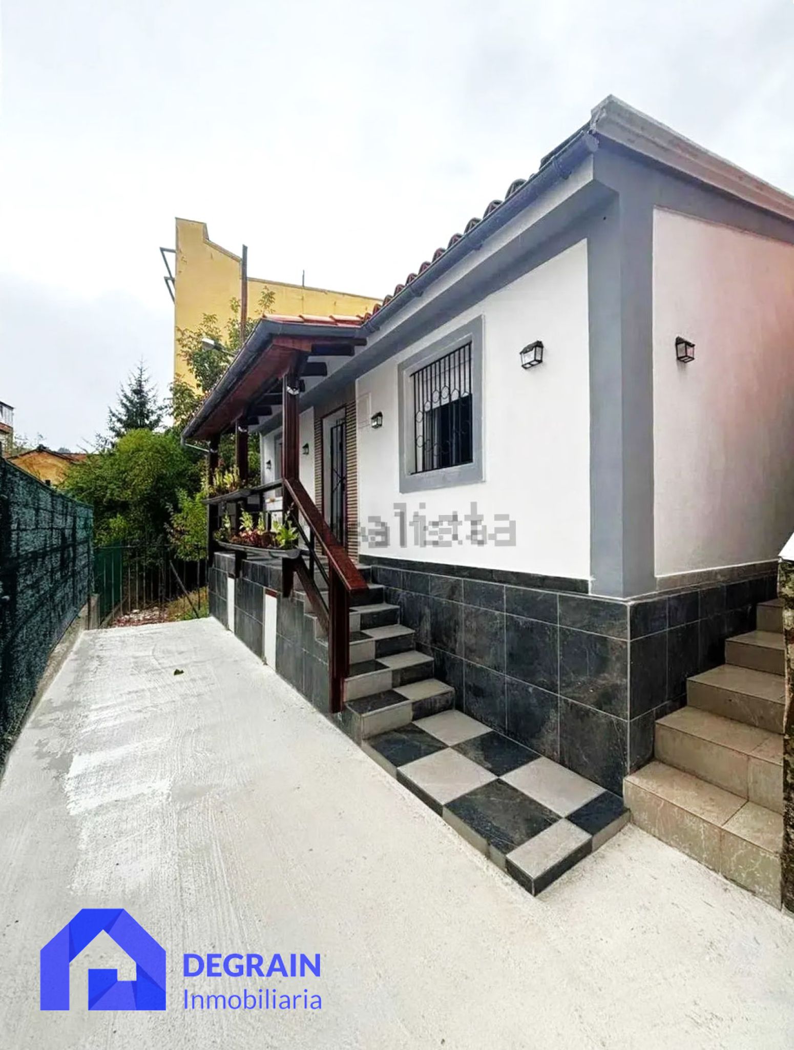 Vista exterior de Casa o xalet en venda en Langreo amb Calefacció i Jardí privat