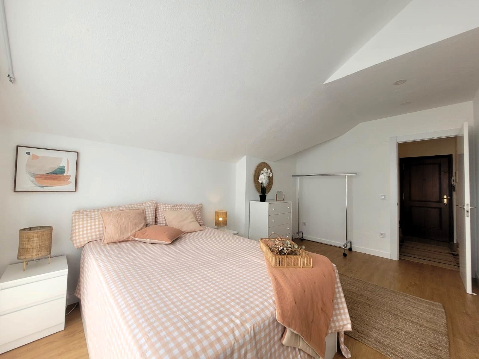 Dormitori de Apartament en venda en Santander amb Traster i Moblat