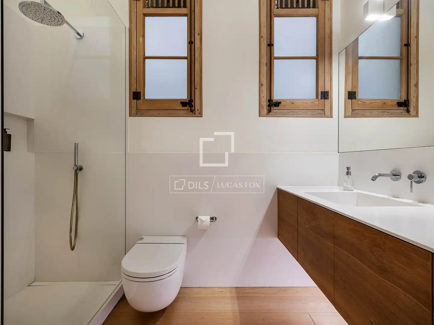Baño de Piso de alquiler en Barcelona con Aire acondicionado, Calefacción y Amueblado