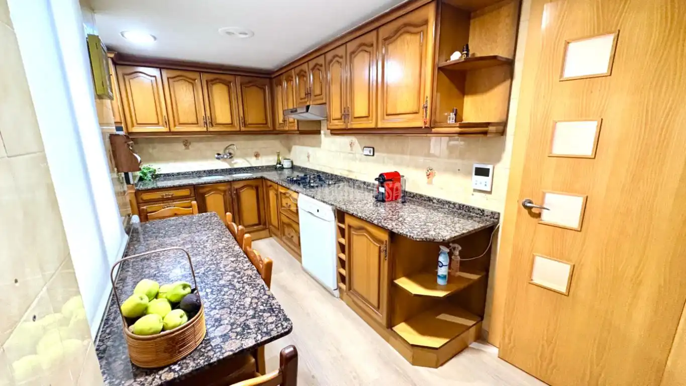 Kitchen of Flat for sale in Valencia  with Air Conditioner and Balcony