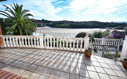 Vista exterior de Casa o xalet en venda en Bareyo amb Calefacció, Jardí privat i Terrassa