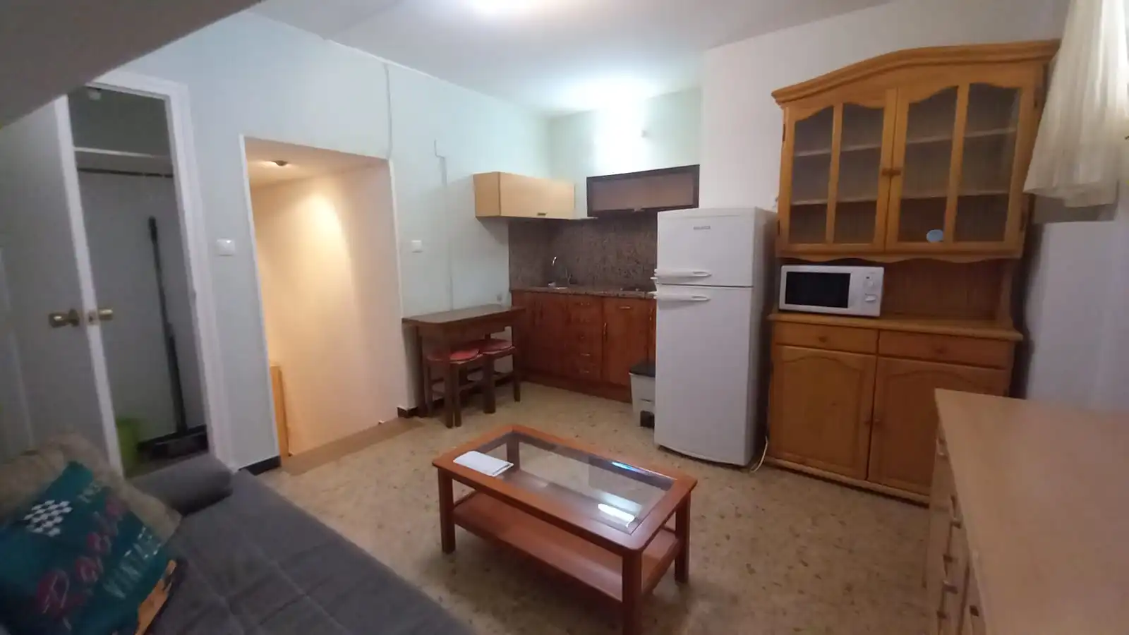 Cocina de Estudio de alquiler en Zaragoza con Calefacción, Amueblado y Horno